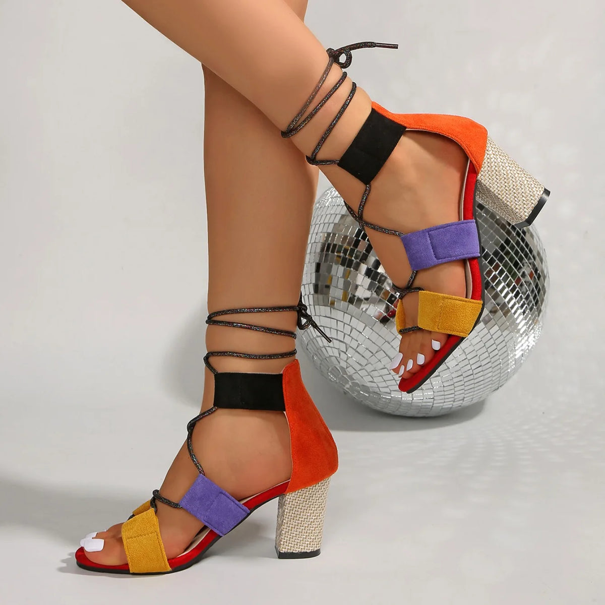 Sandalias de taco alto con tira posterior en verde o violeta