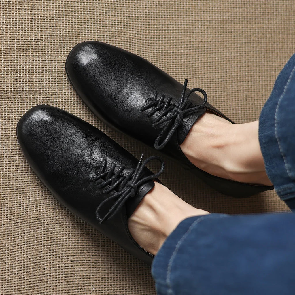 Zapatos de mujer en cuero con cordones y punta redonda