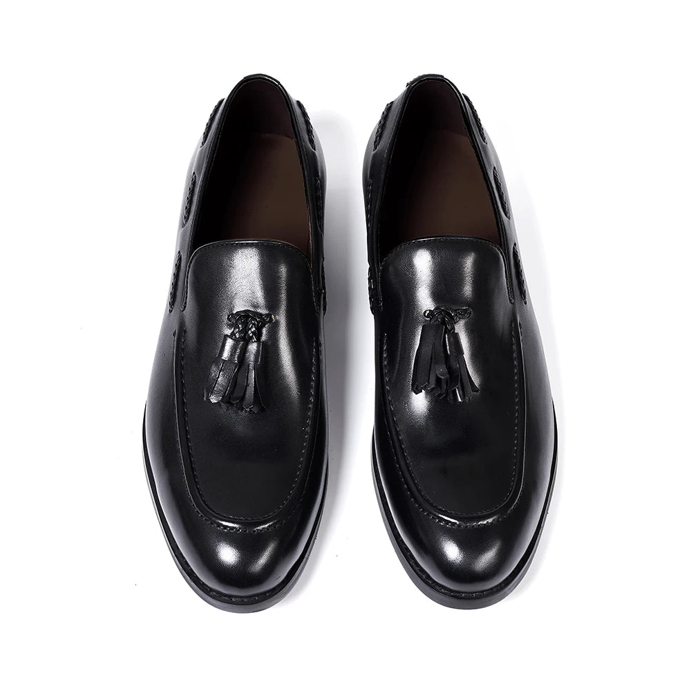 Mocasines de cuero con borlas y punta afinada