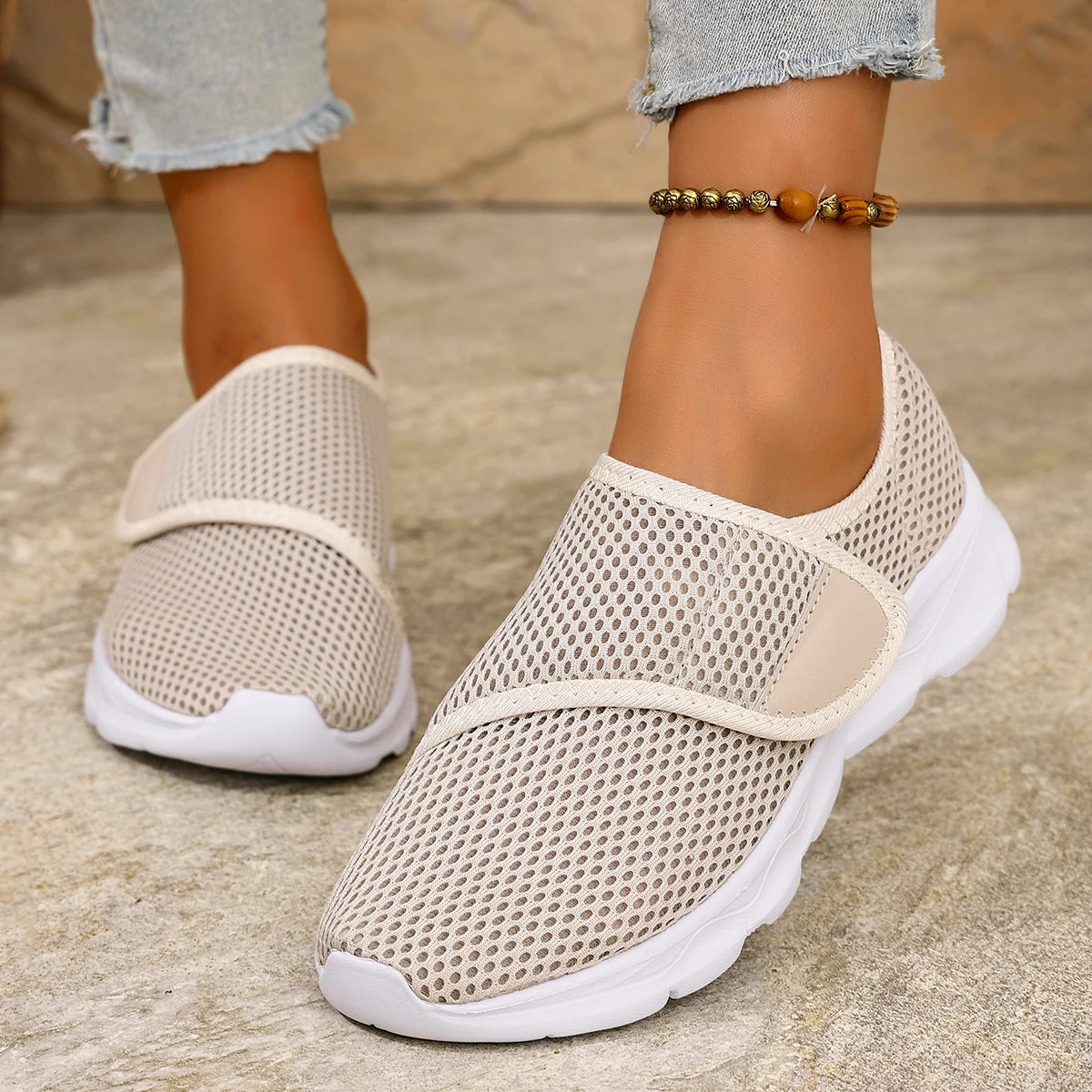 Zapatillas bajas de poliéster con ajuste de abrojo