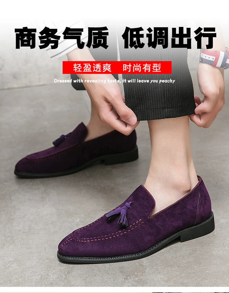Mocasines de gamuza vacuna con borlas