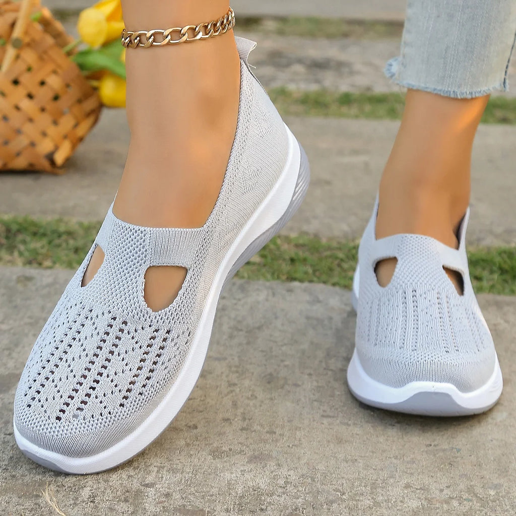 Zapatillas de tejido calado con cuña baja y punta redonda