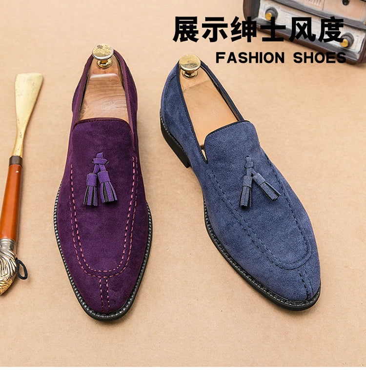 Mocasines de gamuza vacuna con borlas