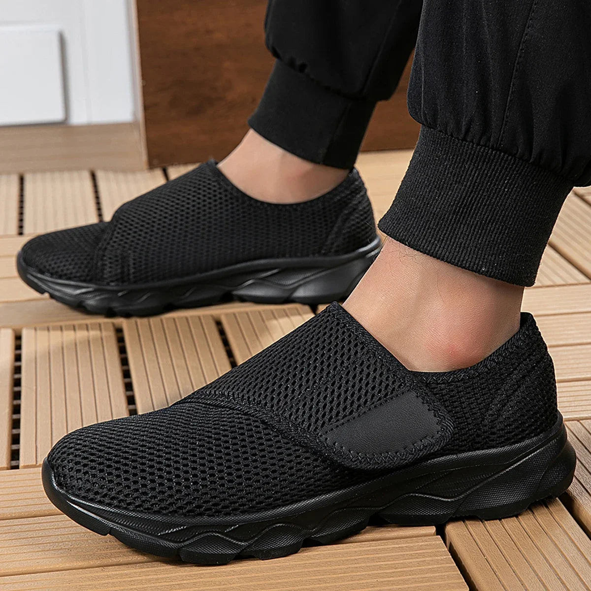 Zapatillas bajas de poliéster con ajuste de abrojo