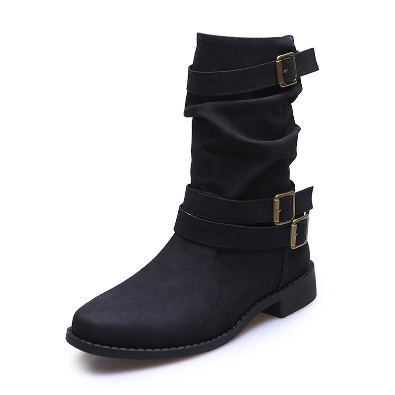 Botas cortas con hebilla decorativa y taco cuña bajo