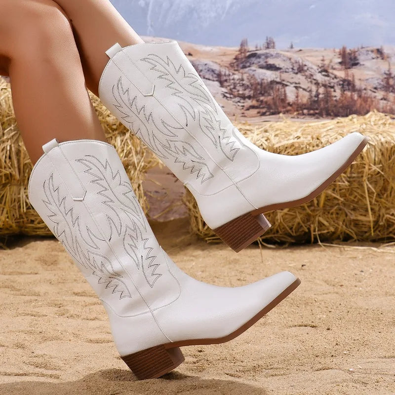Botas texanas bordadas de media caña con punta fina
