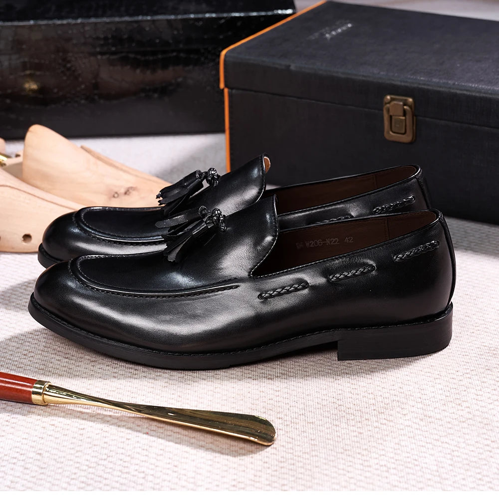 Mocasines de cuero con borlas y punta afinada