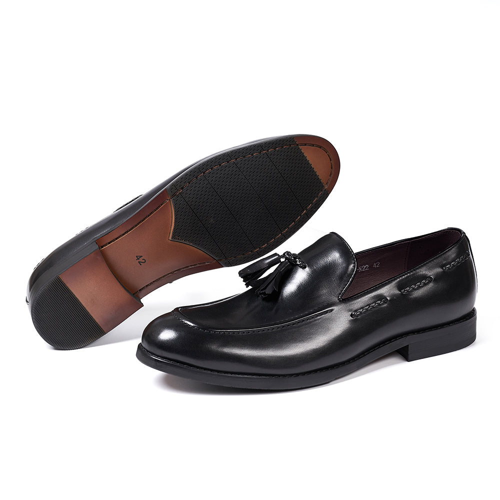Mocasines de cuero con borlas y punta afinada