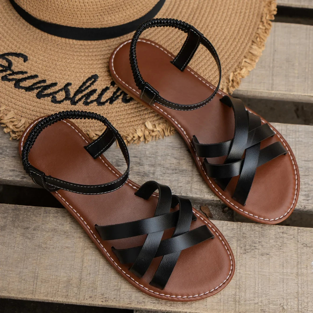 Sandalias de estilo romano con tira posterior y taco bajo