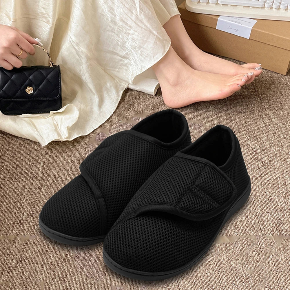 Zapatillas amplias con abrojo e interior de peluche