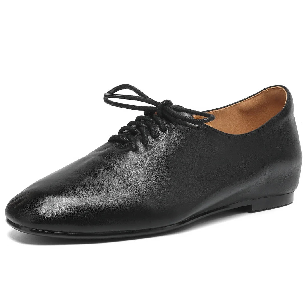 Zapatos de mujer en cuero con cordones y punta redonda