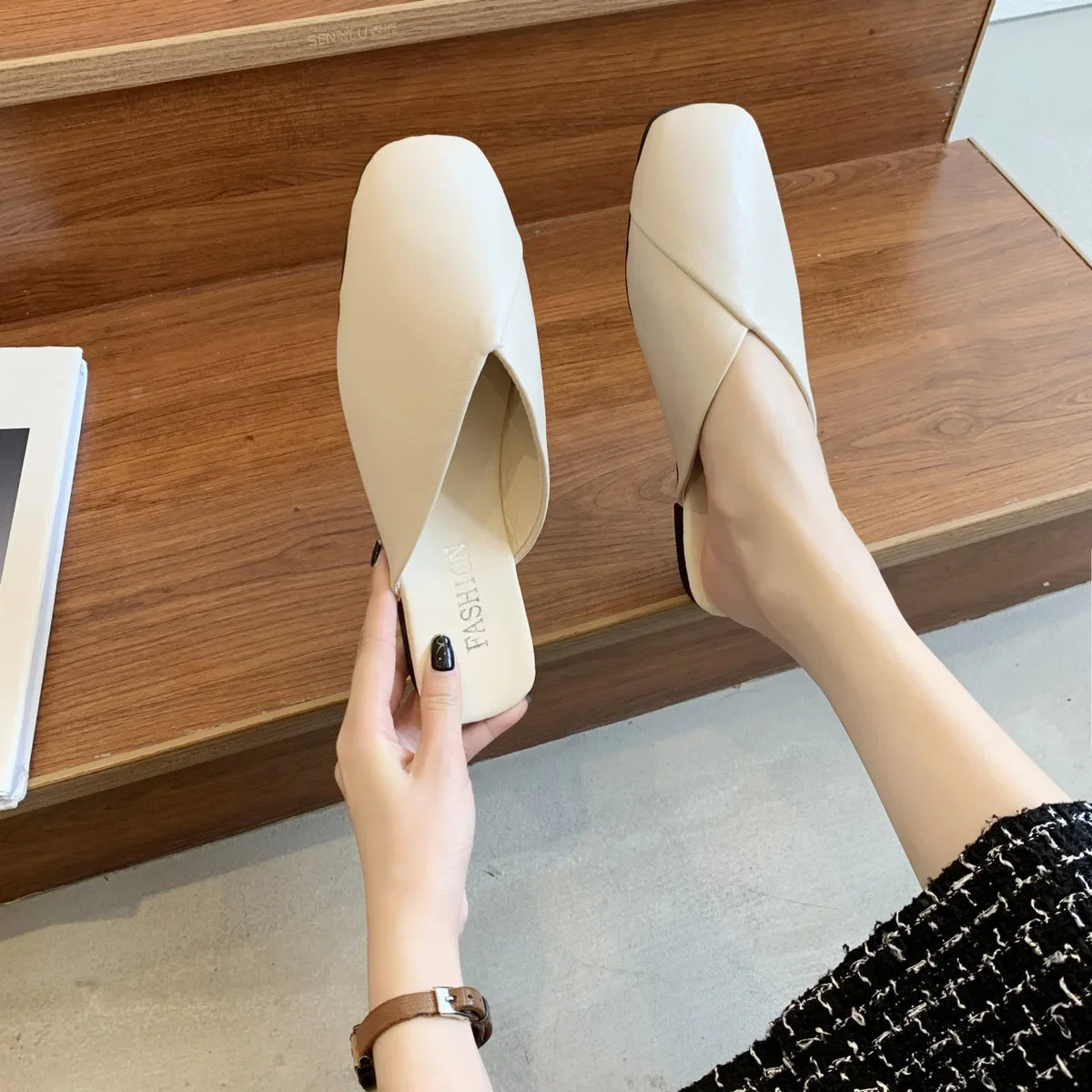 Mules de mujer de PU con punta cuadrada y base plana