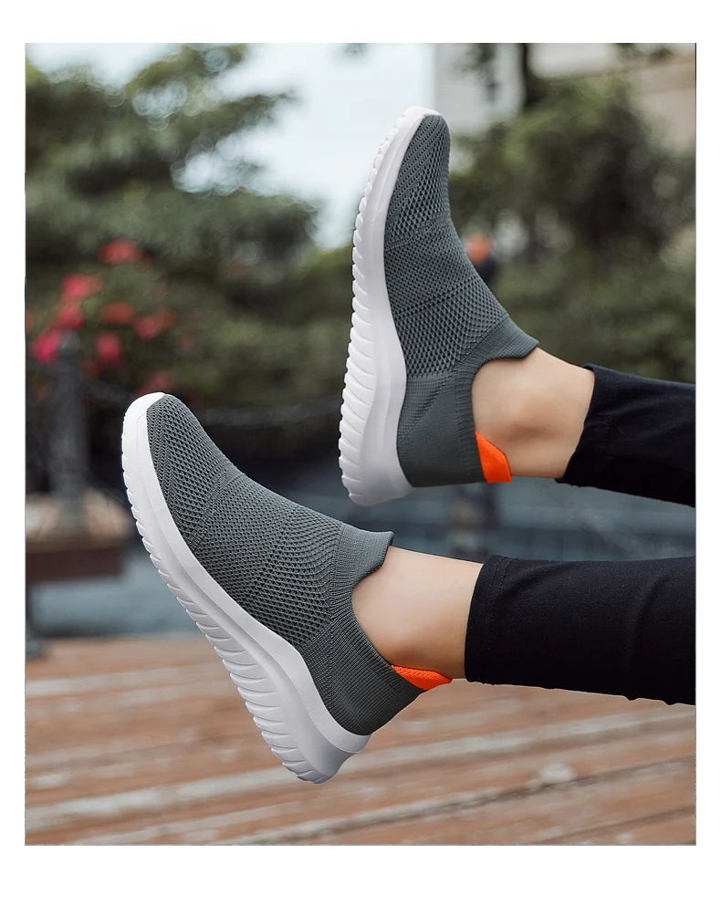 Zapatillas unisex sin cordones con capellada de malla y base de EVA