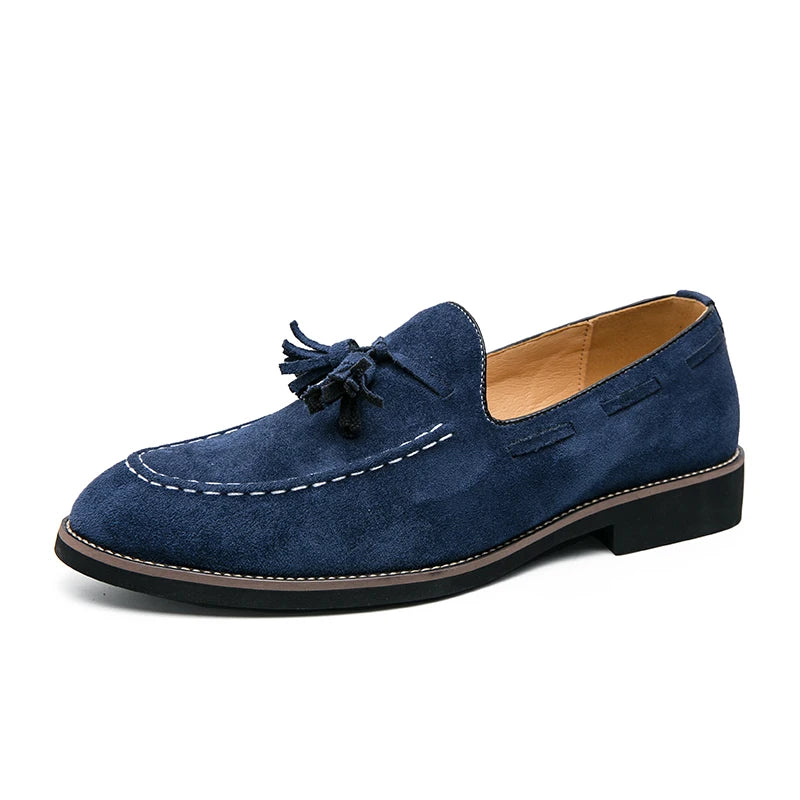 Mocasines de gamuza vacuna con borlas