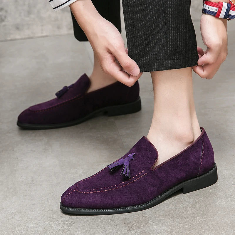 Mocasines de gamuza vacuna con borlas