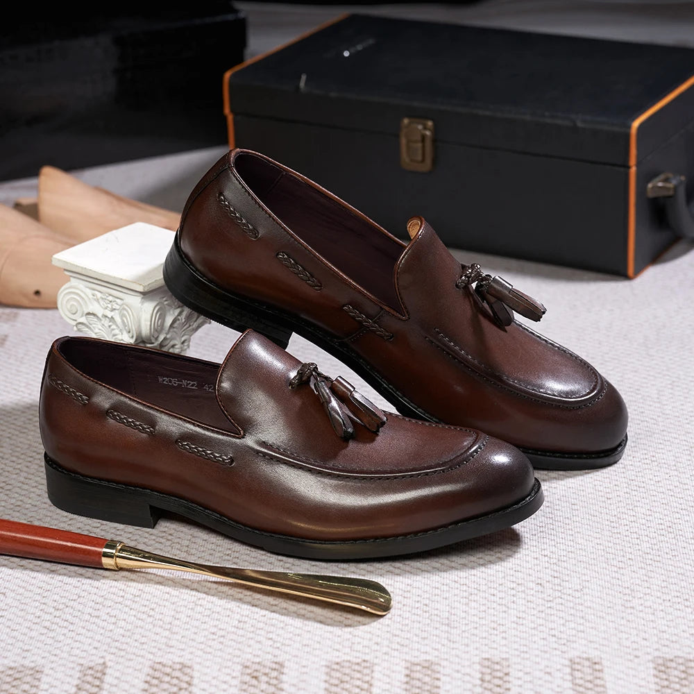Mocasines de cuero con borlas y punta afinada