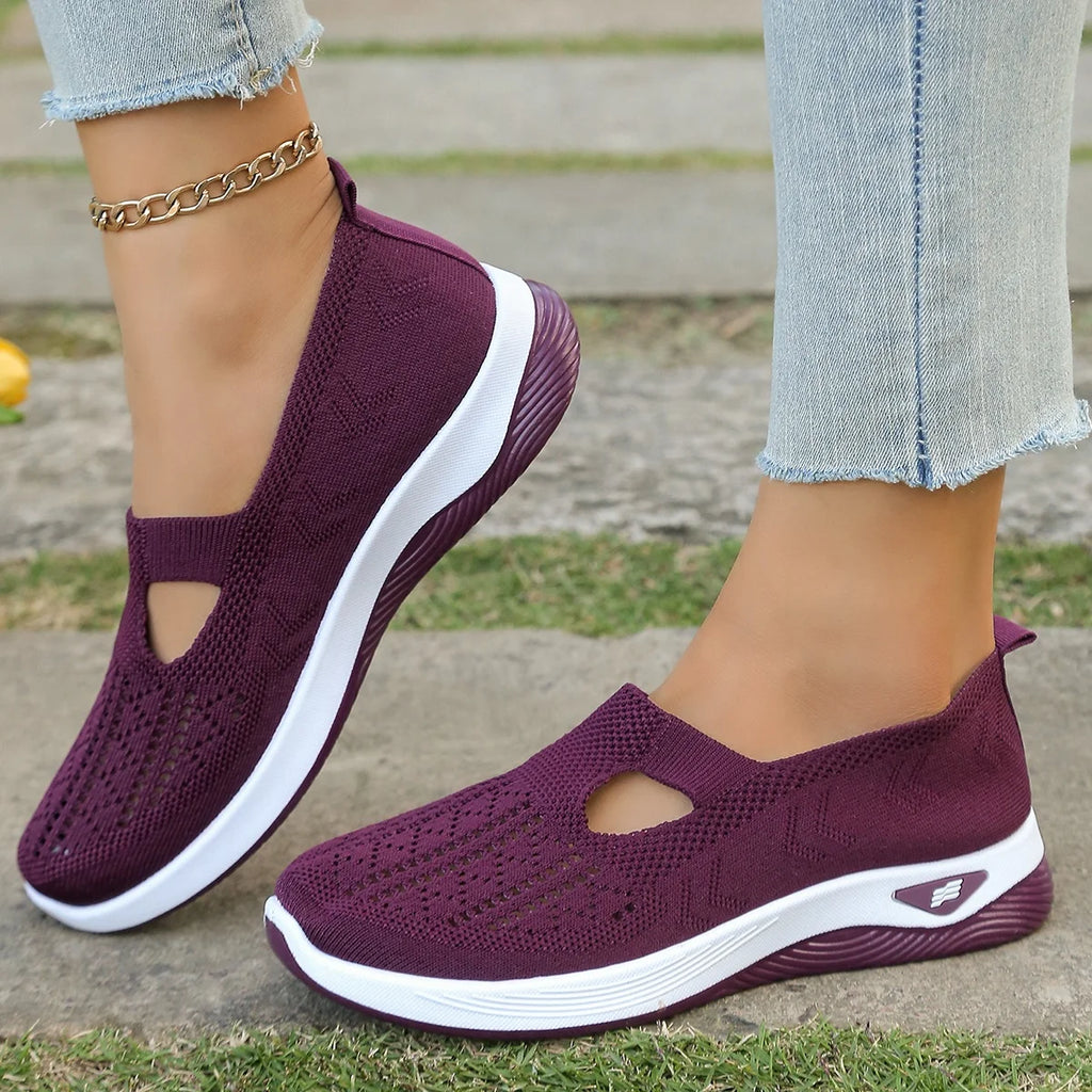 Zapatillas de tejido calado con cuña baja y punta redonda
