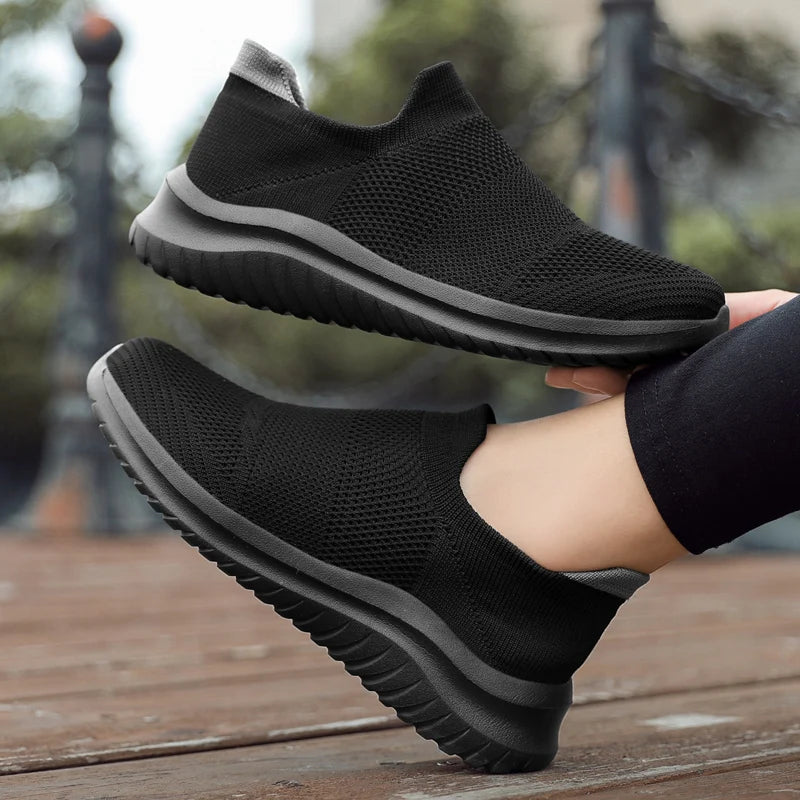 Zapatillas unisex sin cordones con capellada de malla y base de EVA