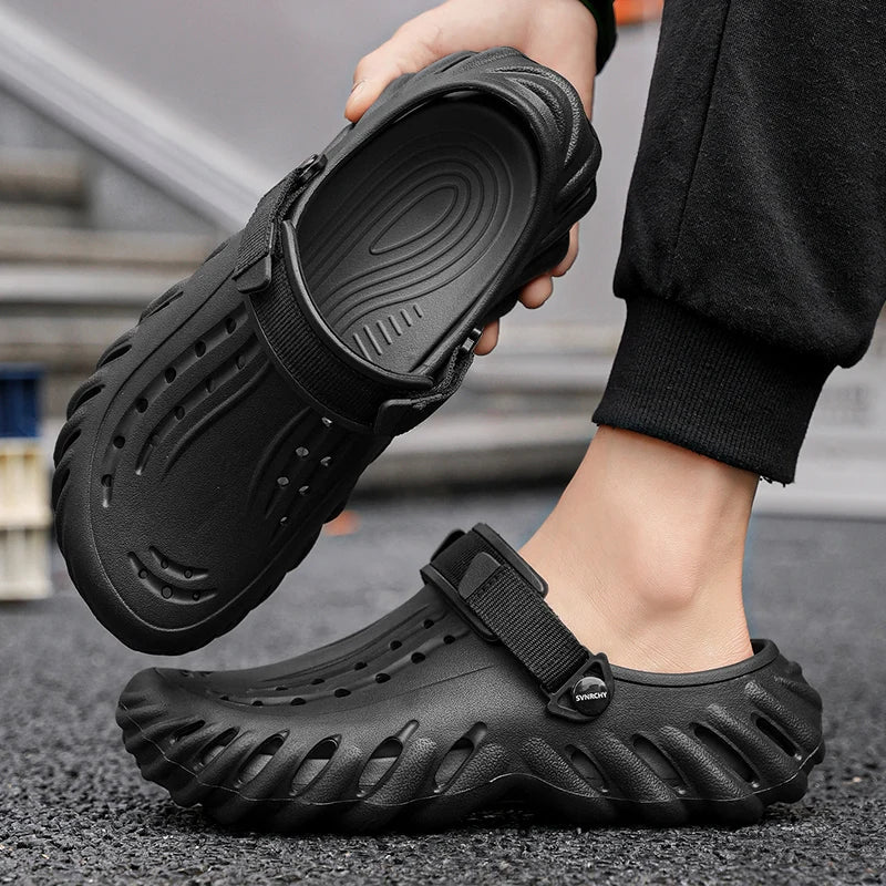 Zuecos de hombre de EVA con diseño calado y base elevada