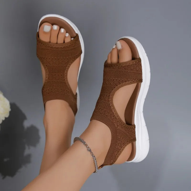 Sandalias de malla con taco chino y plantilla de látex
