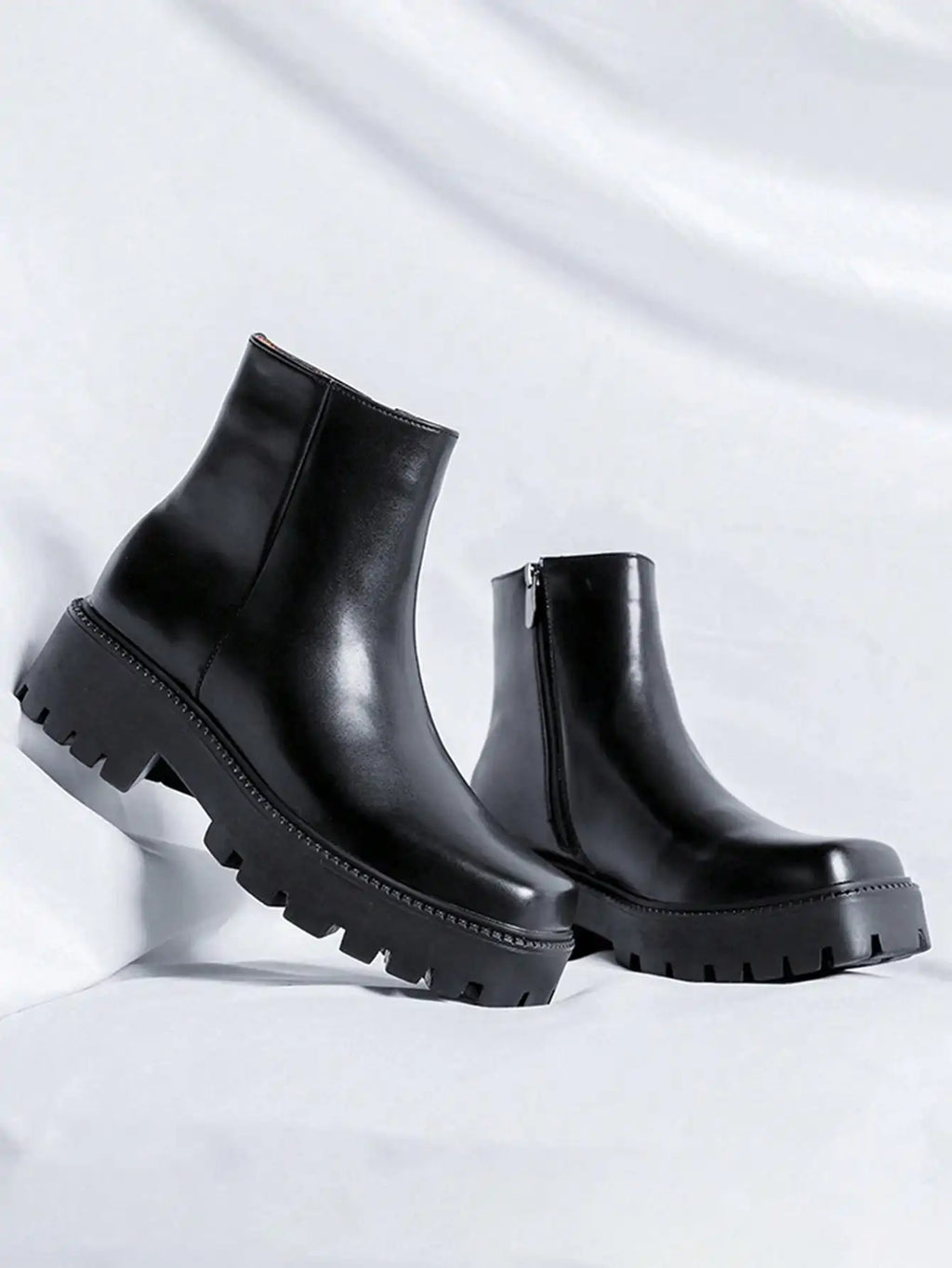 Botas de hombre con punta cuadrada y cierre lateral