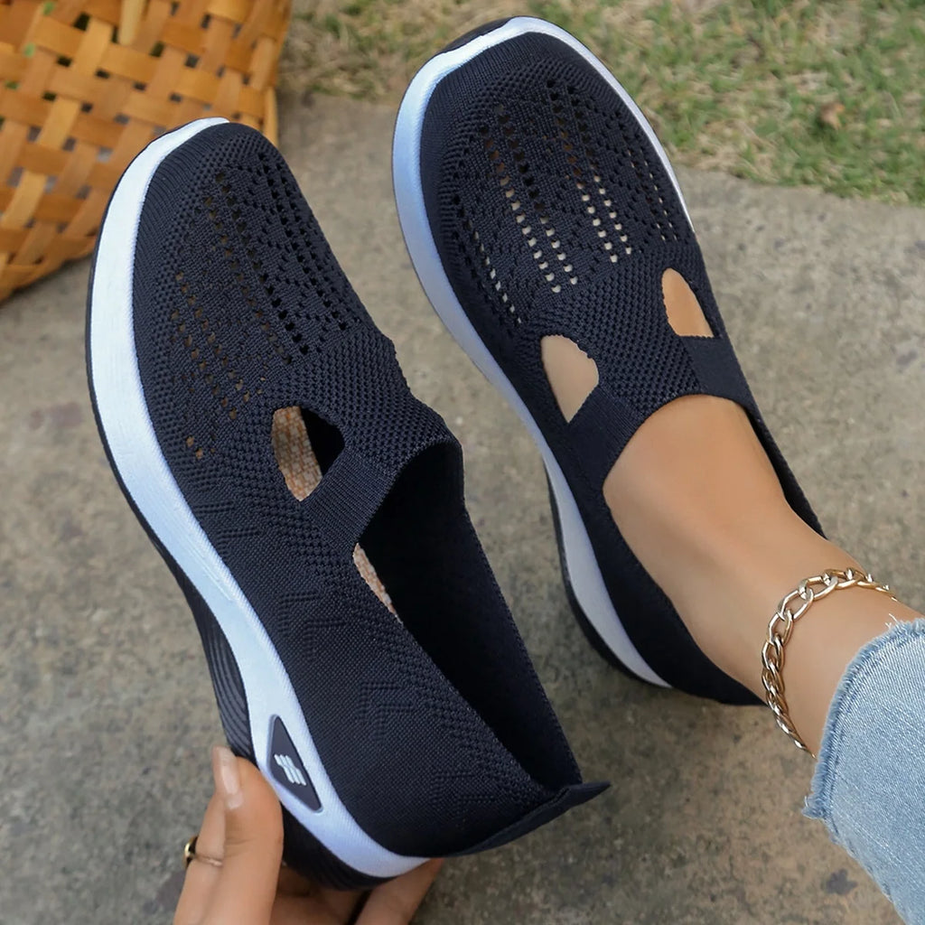 Zapatillas de tejido calado con cuña baja y punta redonda