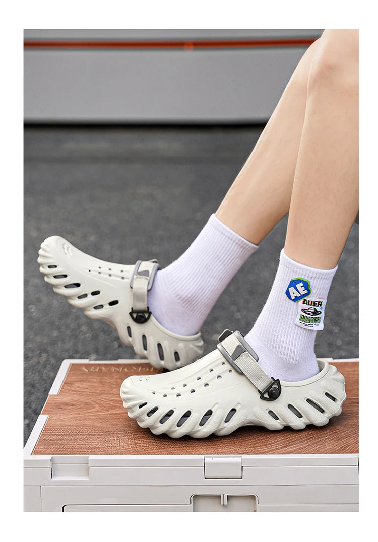 Zuecos de hombre de EVA con diseño calado y base elevada