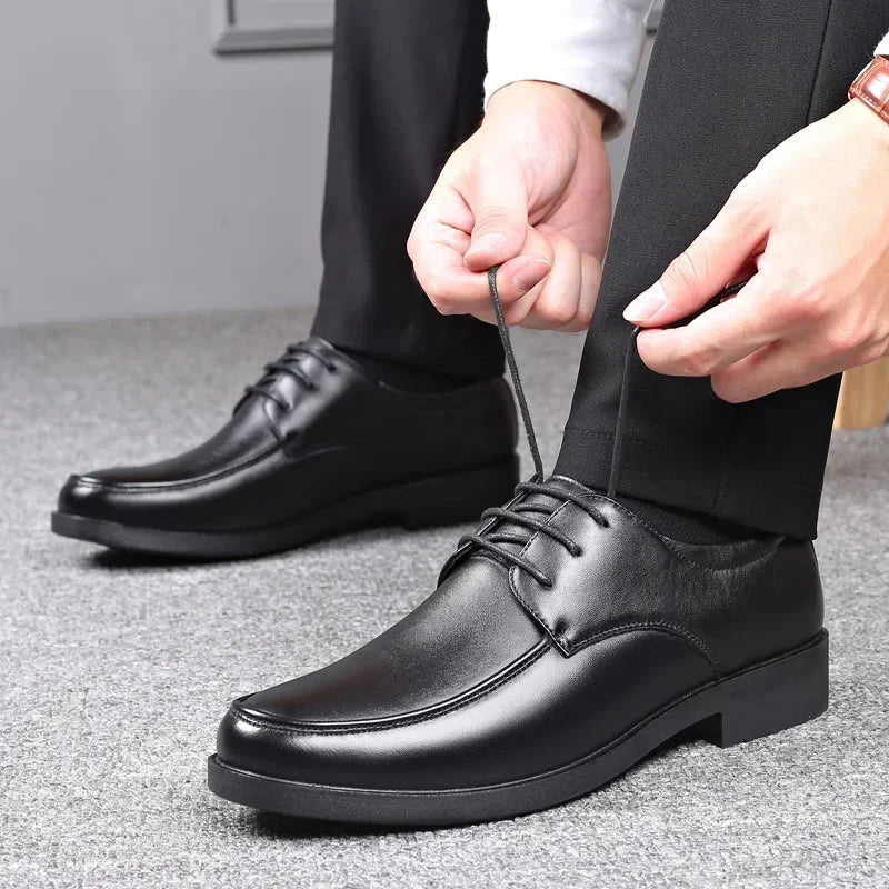 Zapatos de vestir negros de microfibra en dos modelos
