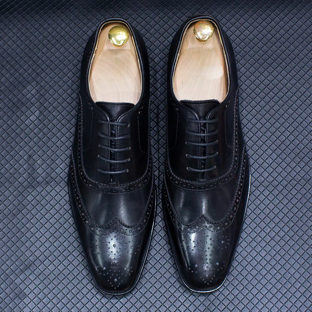 Zapatos Oxford de hombre en cuero con detalles wingtip