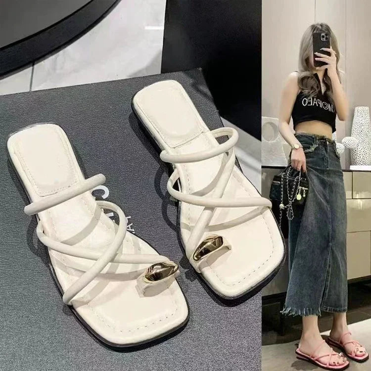Sandalias de tiras cruzadas con taco cuadrado bajo