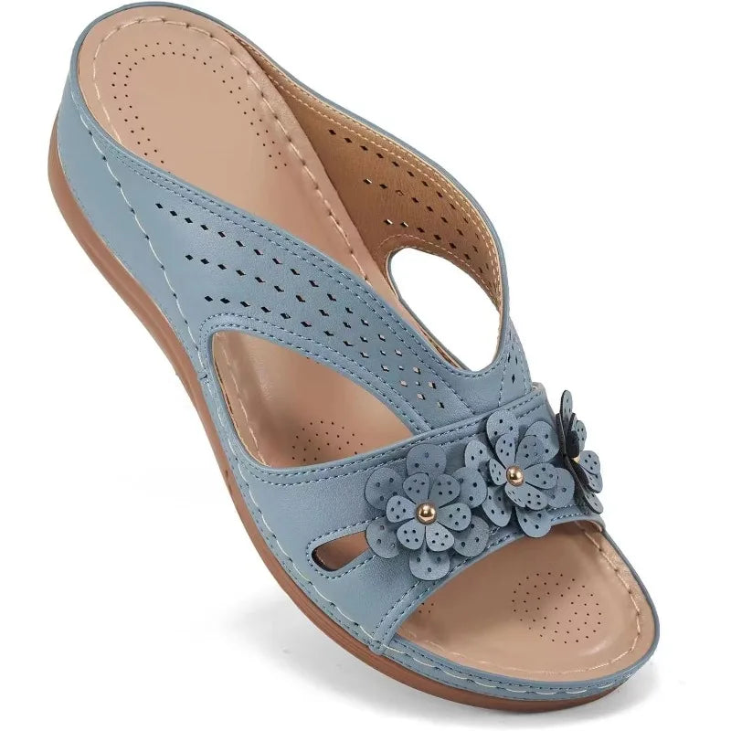 Sandalias tipo chinela con flores y taco chino