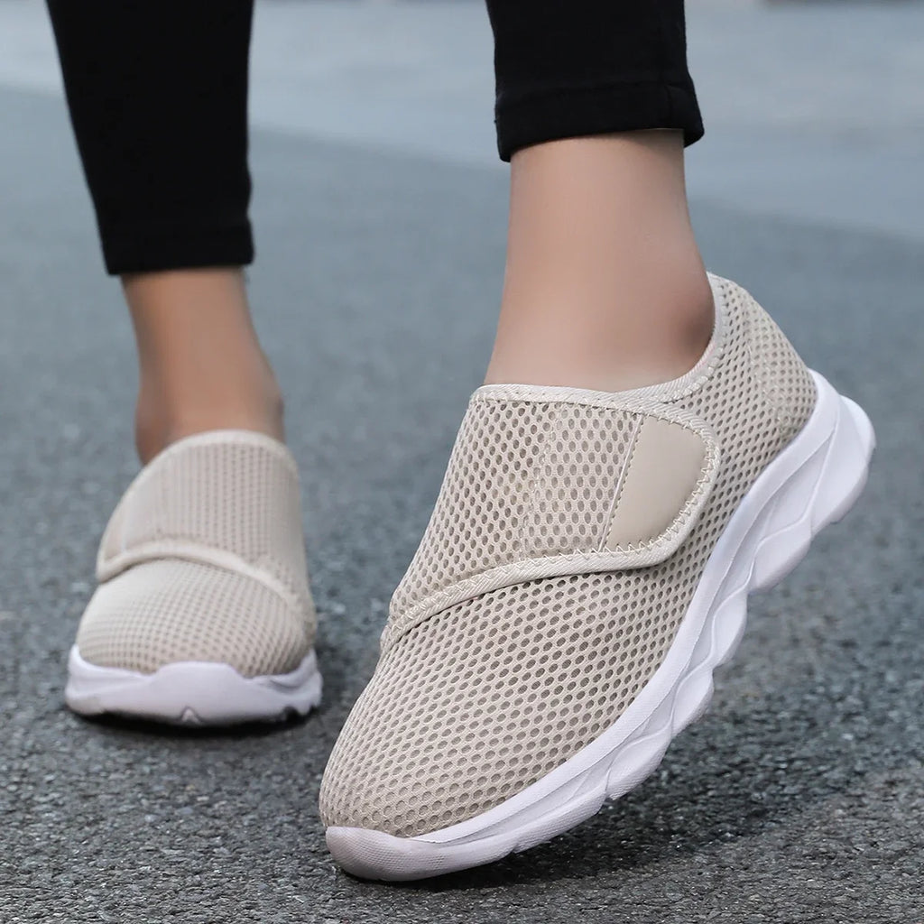 Zapatillas bajas de poliéster con ajuste de abrojo