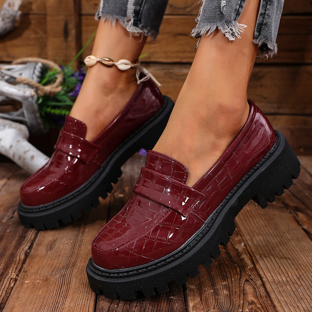 Mocasines de mujer con plataforma y acabado charol