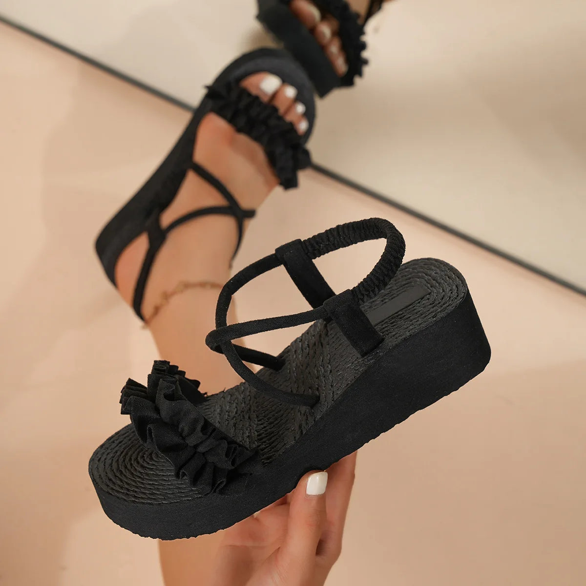 Sandalias de tejido con taco chino y ajuste elástico