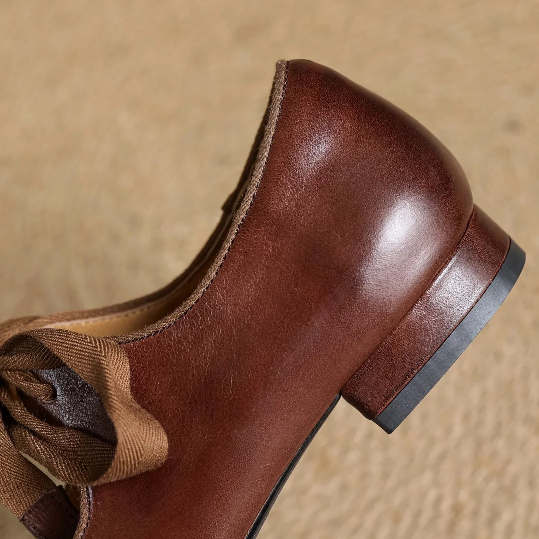 Zapatos de mujer en cuero con moño y punta redonda