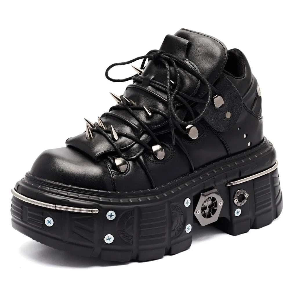Botinetas punk acordonadas con plataforma y apliques