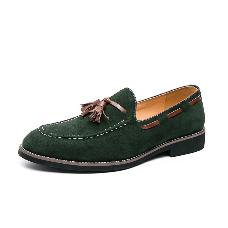 Mocasines de gamuza vacuna con borlas