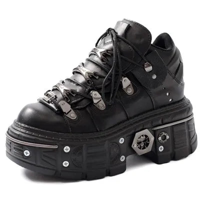 Botinetas punk acordonadas con plataforma y apliques