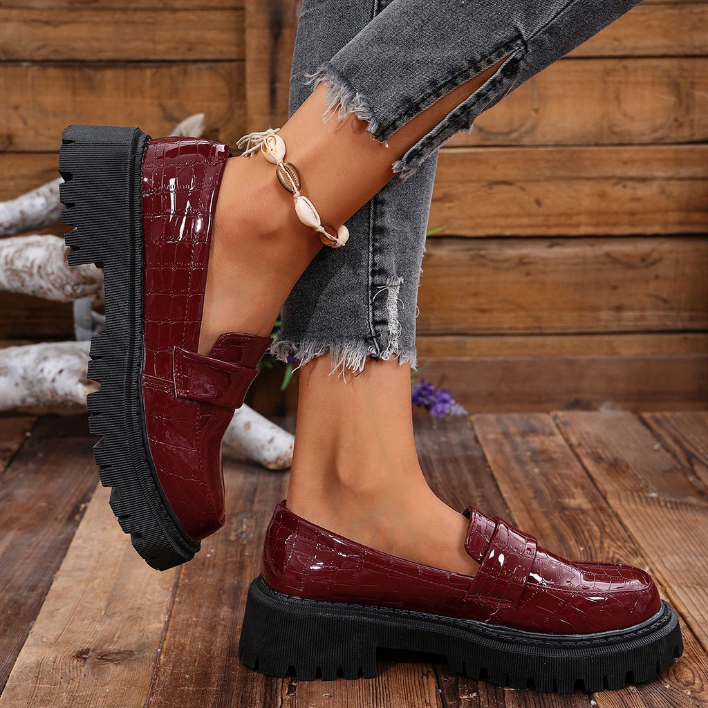 Mocasines de mujer con plataforma y acabado charol