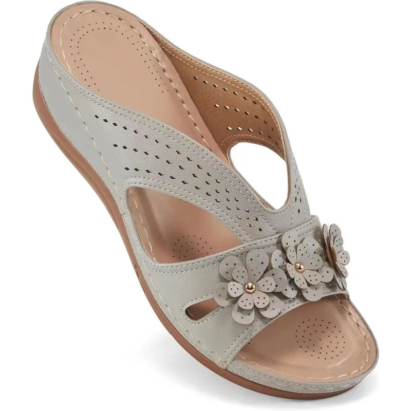 Sandalias tipo chinela con flores y taco chino