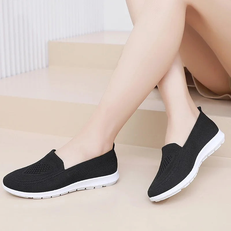 Zapatillas de mujer de malla con construcción cosida
