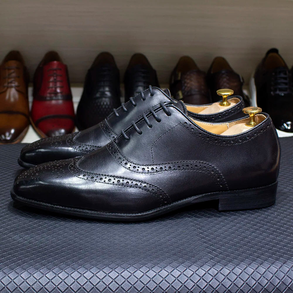 Zapatos Oxford de hombre en cuero con detalles wingtip