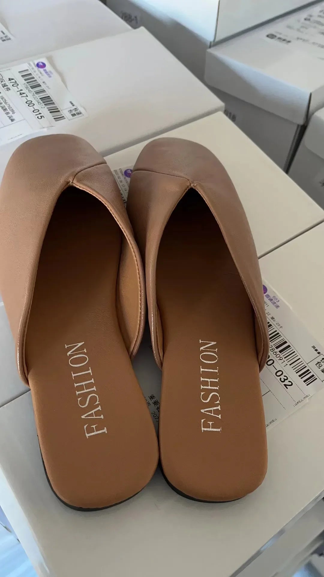 Mules de mujer de PU con punta cuadrada y base plana