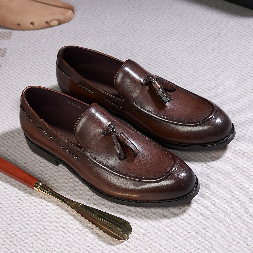 Mocasines de cuero con borlas y punta afinada
