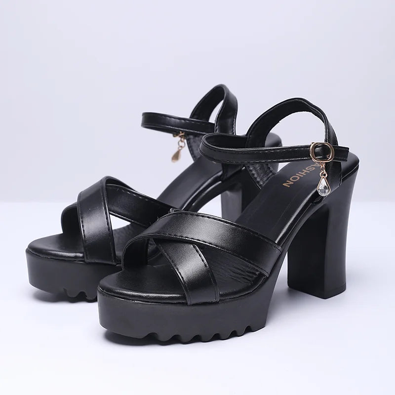Sandalias de plataforma con taco chino alto y tiras cruzadas