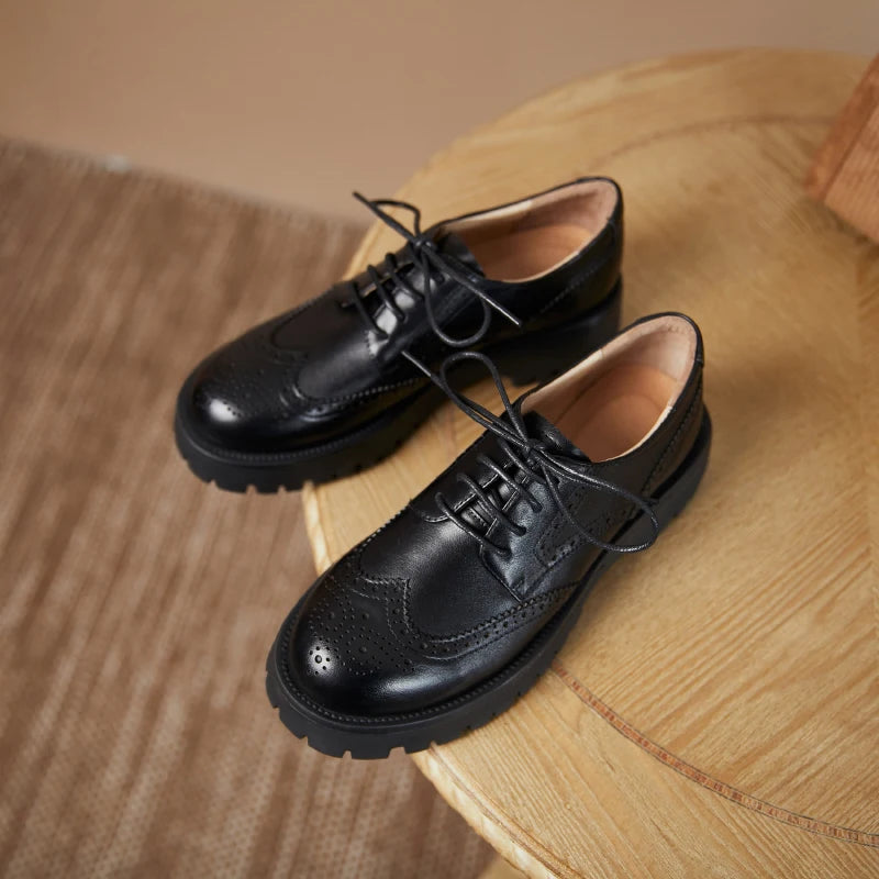 Zapatos Derby de mujer en cuero con plataforma y detalles brogue