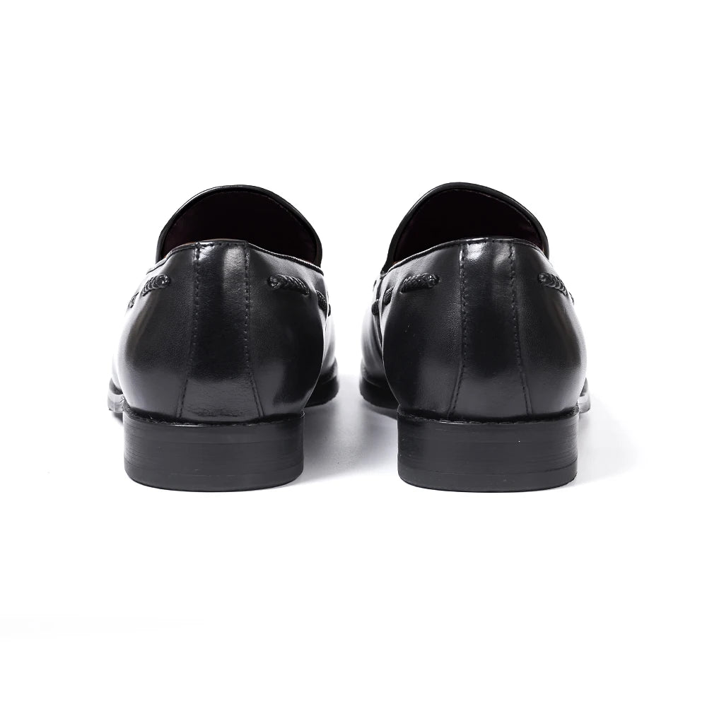 Mocasines de cuero con borlas y punta afinada