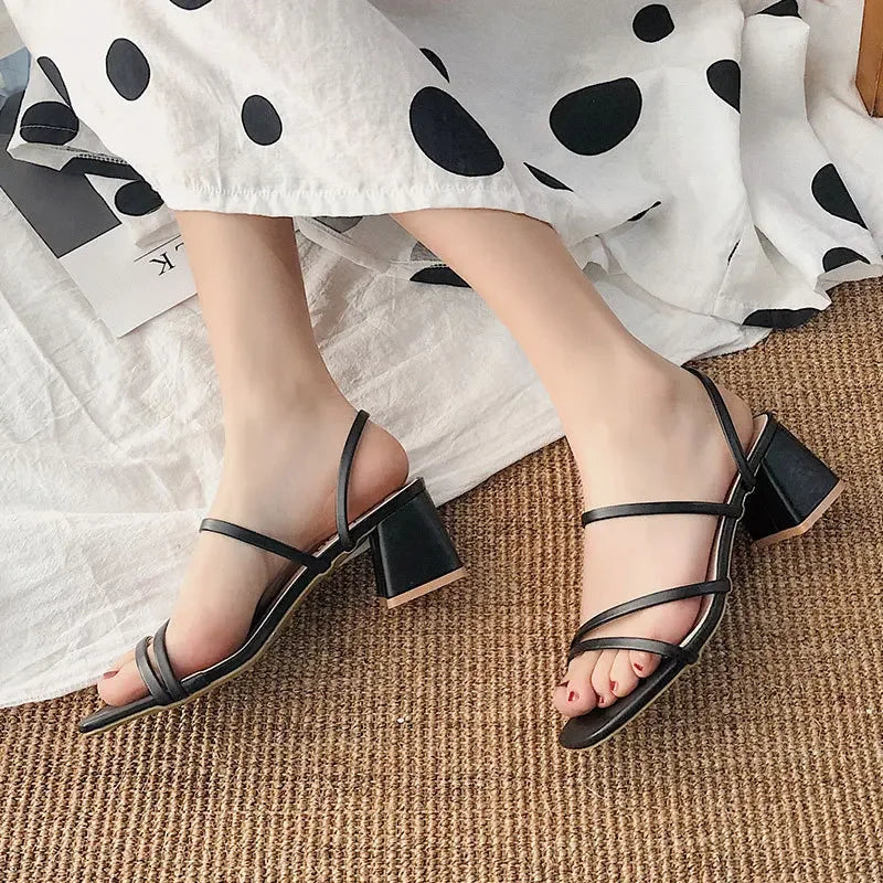 Sandalias de mujer de PU con taco cuadrado alto y tiras cruzadas