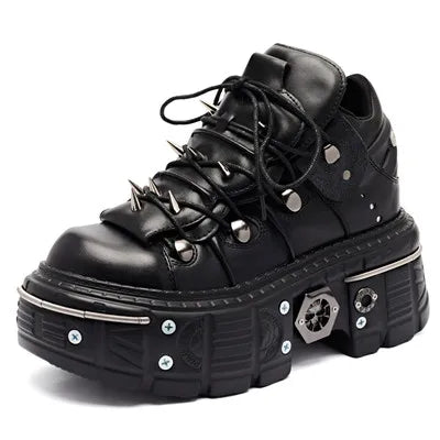 Botinetas punk acordonadas con plataforma y apliques