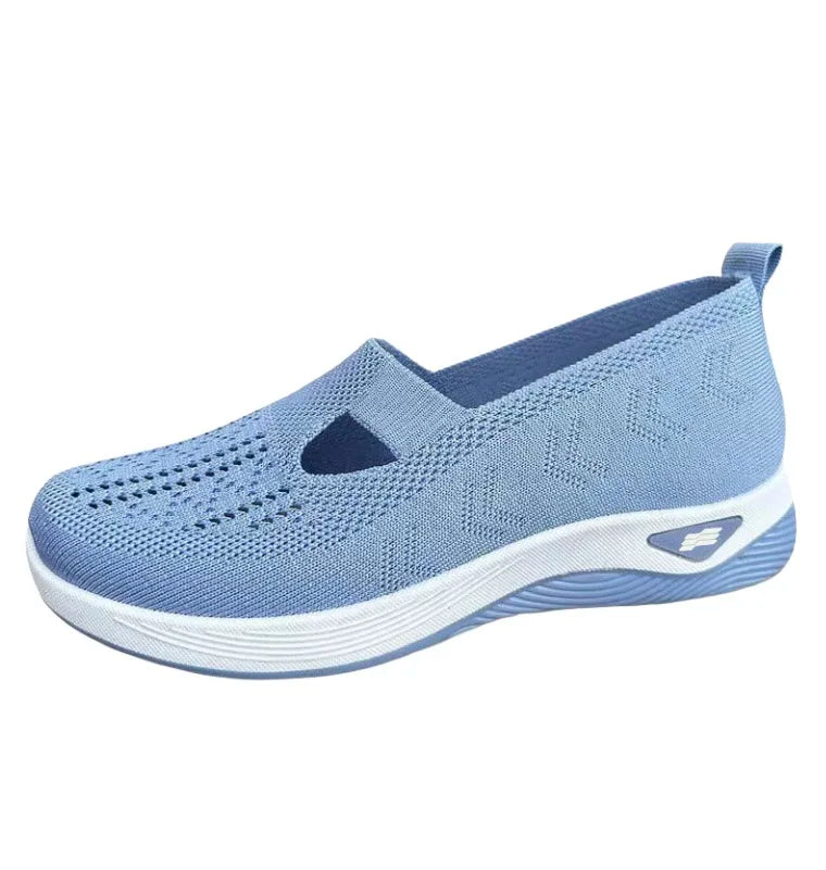 Zapatillas de tejido calado con cuña baja y punta redonda